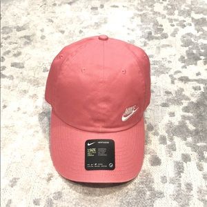 Brand new Nike women’s pink hat🧢